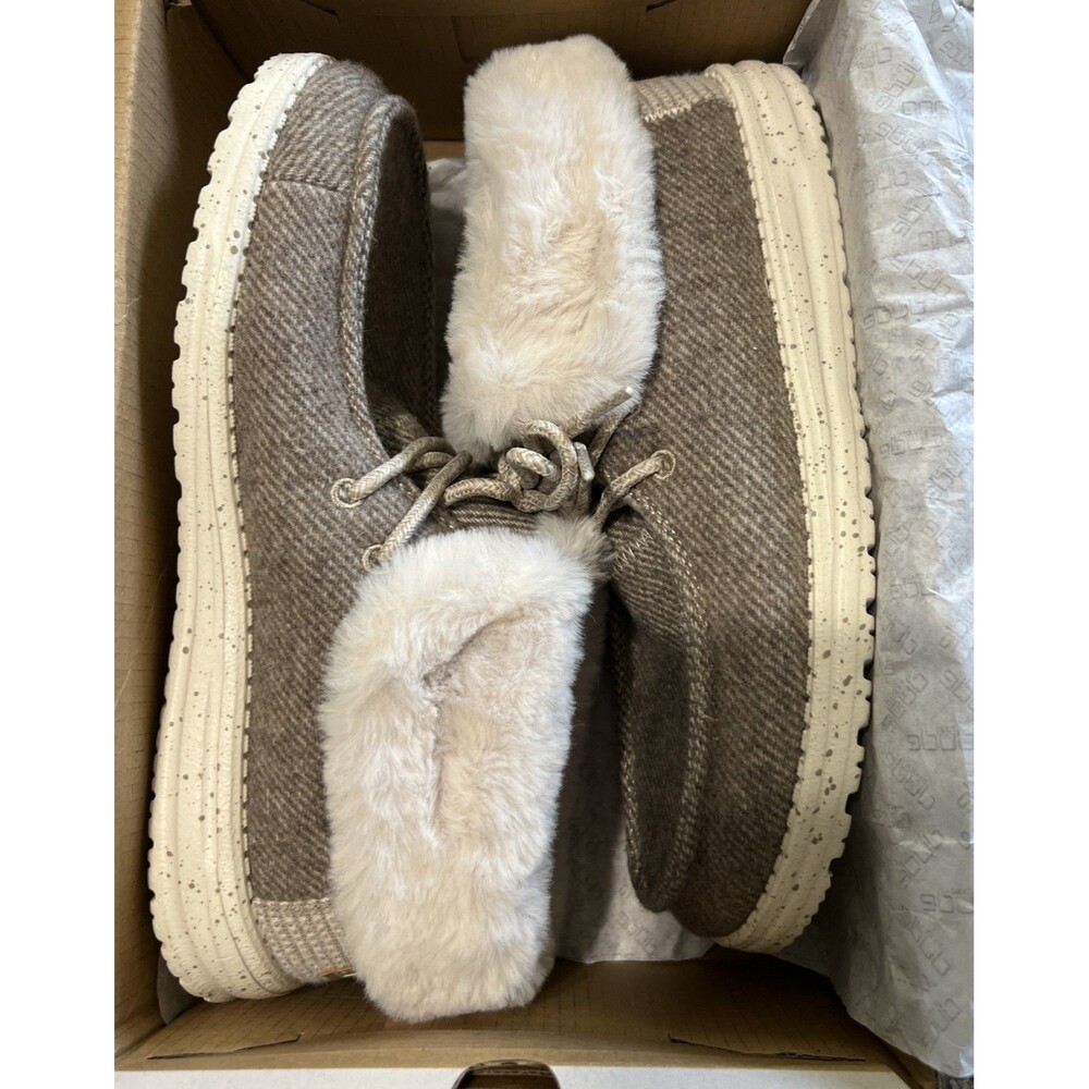 Hey dude Britt Faux Fur Shoes Nwb Sz 9 Beige